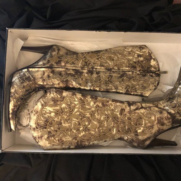 Vintage Style Gold Knee Length Leather Dress Boot - Picture 12 of 16